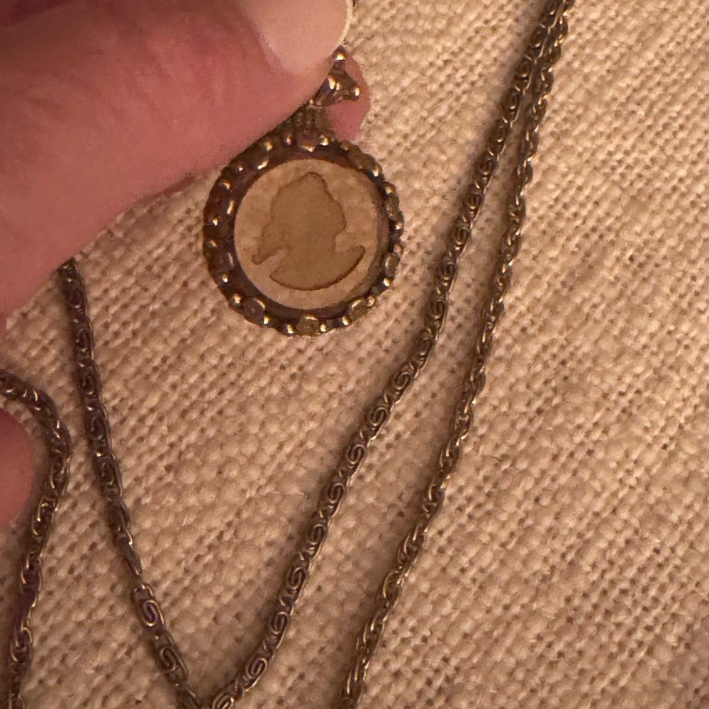 Elegant Goldette Intaglio Cameo Pendant Necklace